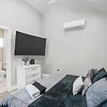 New Modern Cozy Guest House, Parking, Pet Friendly In Mar Vista!