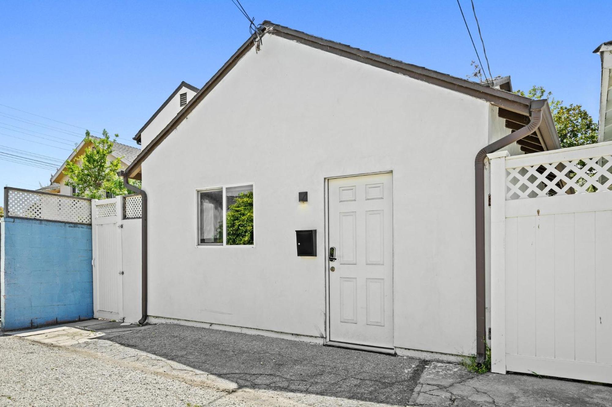 New Modern Cozy Guest House, Parking, Pet Friendly In Mar Vista!